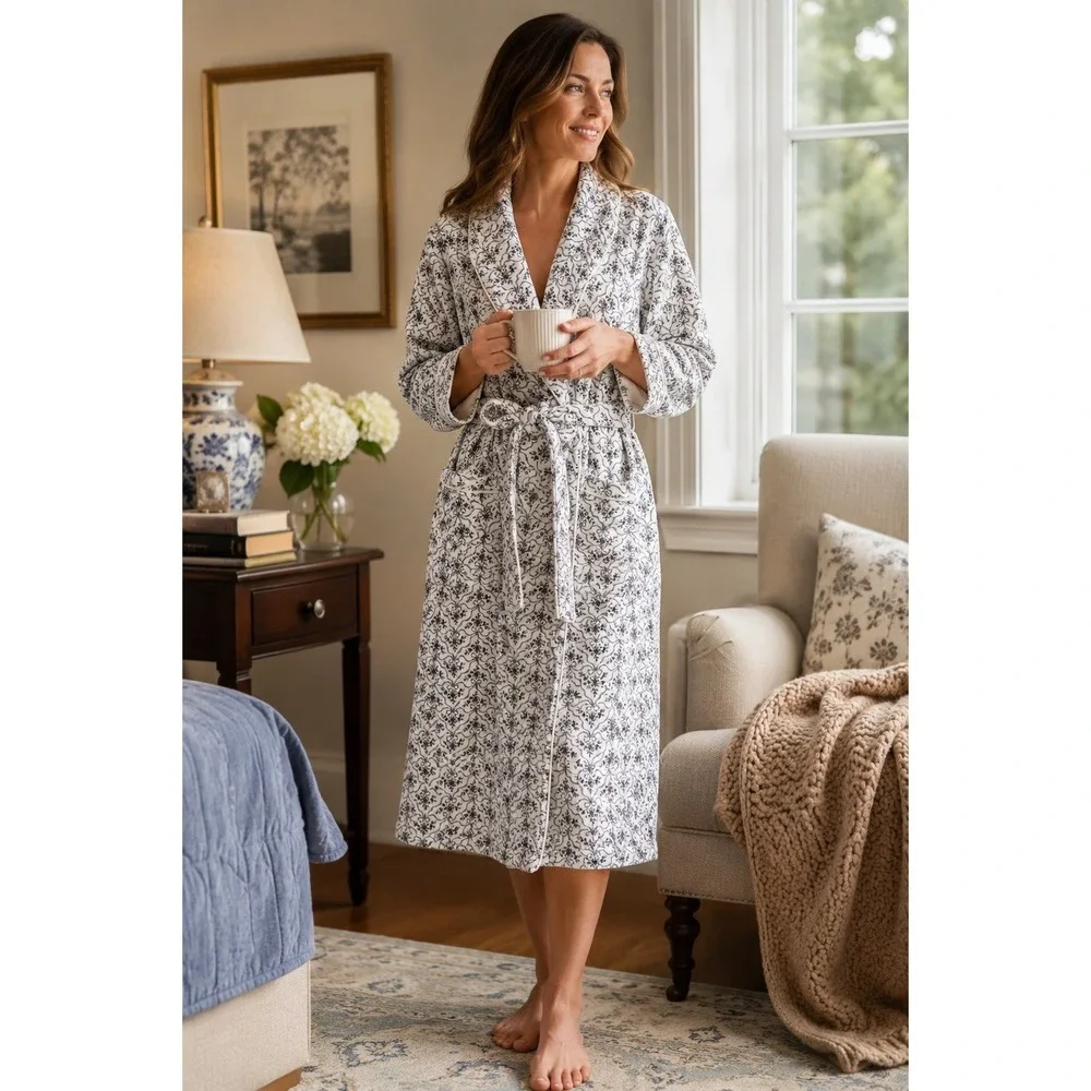 Eileen West Quilted Cotton Robe S/M White Gray Floral Long Belted Bathrobe